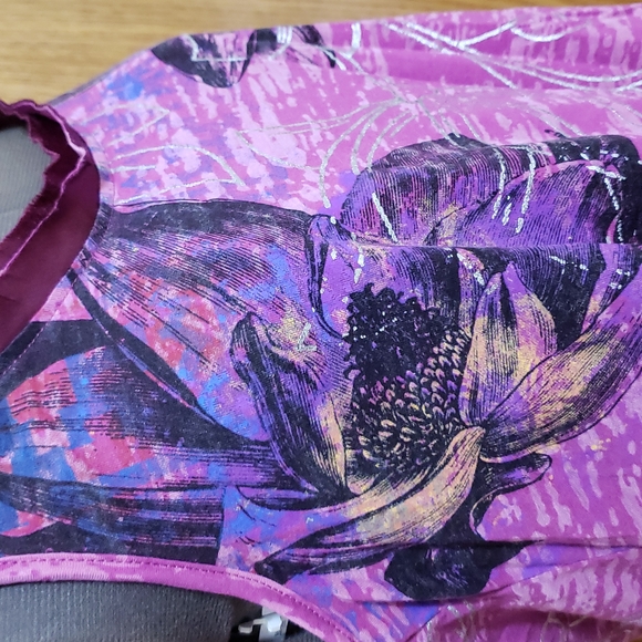 Signature Studio - Floral Burnout Tank with shark bite hem - Ladies Medium - Picture 14 of 14